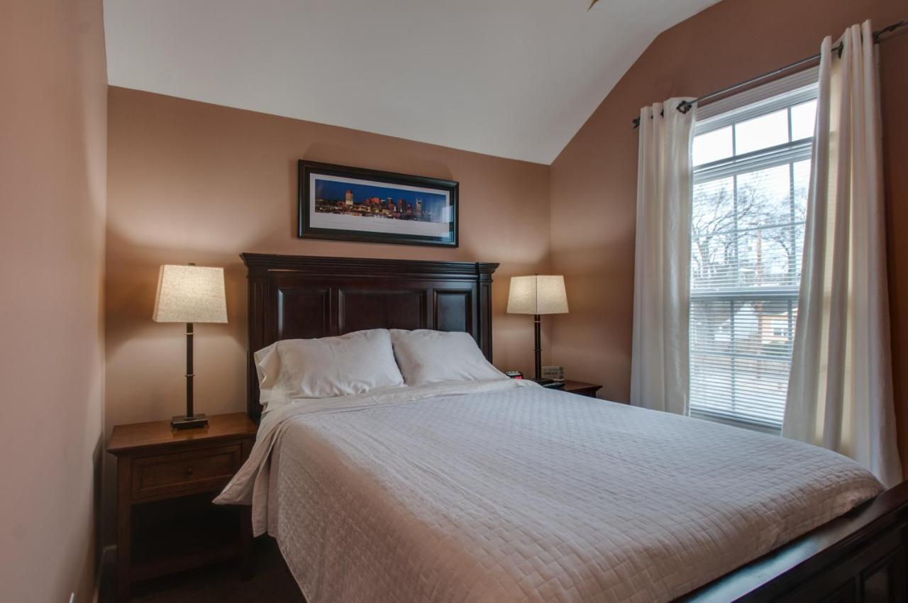 Vacation Home 5 Mins To Down Town 2 Bedrooms 2 Baths Garden Area Hot Tub Nashville Dış mekan fotoğraf