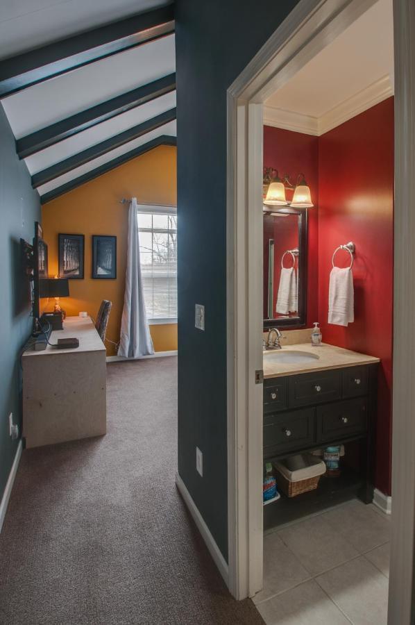 Vacation Home 5 Mins To Down Town 2 Bedrooms 2 Baths Garden Area Hot Tub Nashville Dış mekan fotoğraf