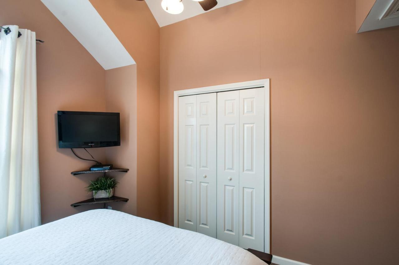Vacation Home 5 Mins To Down Town 2 Bedrooms 2 Baths Garden Area Hot Tub Nashville Dış mekan fotoğraf