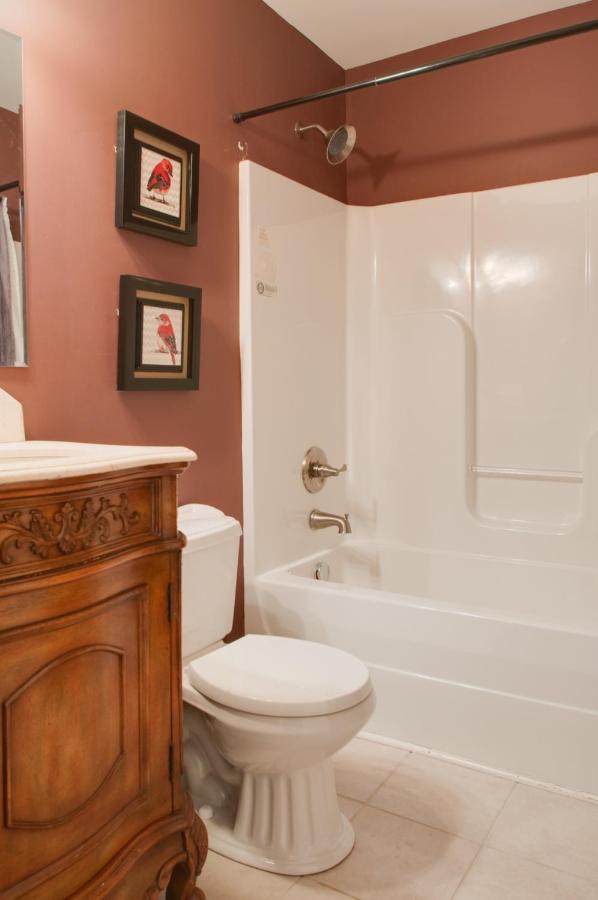 Vacation Home 5 Mins To Down Town 2 Bedrooms 2 Baths Garden Area Hot Tub Nashville Dış mekan fotoğraf